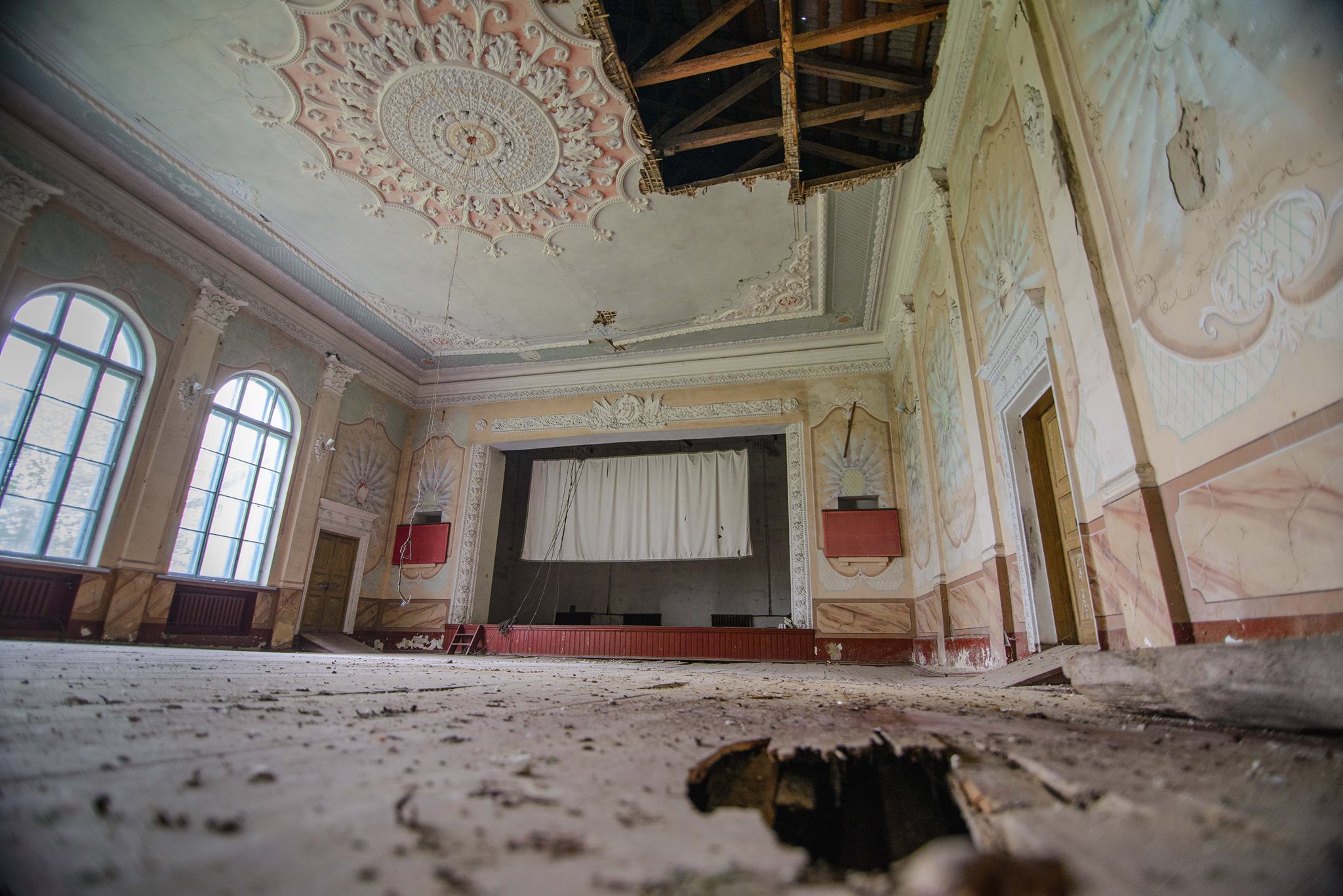 le palais de la culture de Laski a mal vécu la fin de l'URSS.